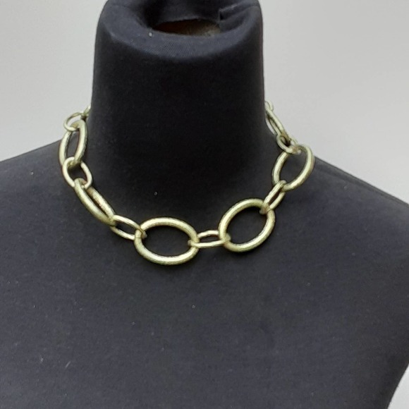 BOUTIQUE Jewelry - 3/$25💦Brushed Gold Chain Choker necklace Textured